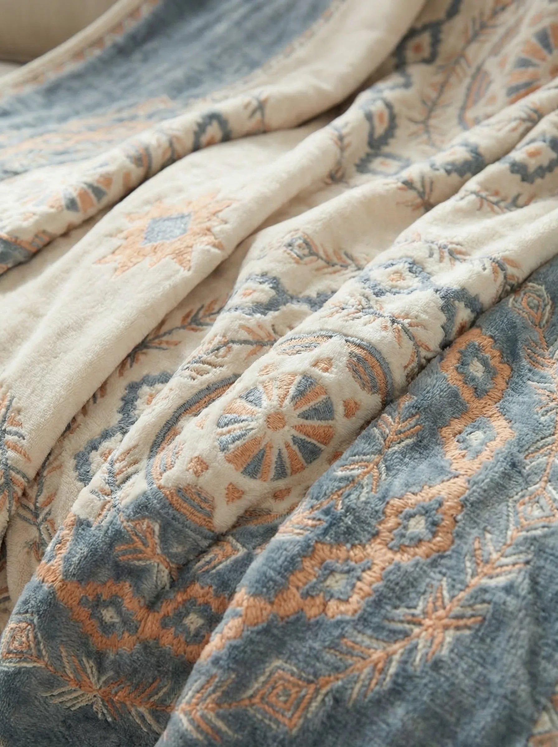 Geometric Bed Quilt Blanket | Soft Layered Bedroom Comfort